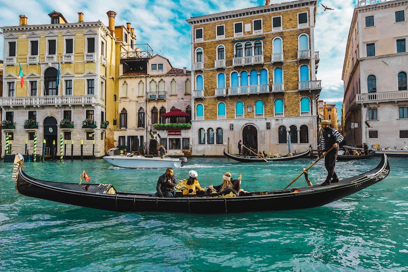 Venice Boat Tour – discovering the origins of the Venetian Gondola